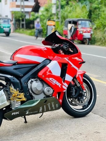 honda-cbr-600-2006-big-3