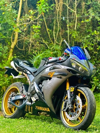 yamaha-r1-2007-big-0