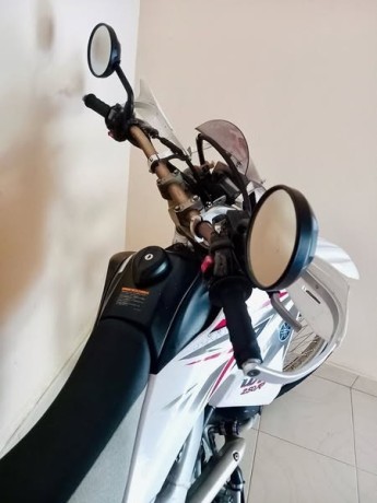 yamaha-wr-250r-2010-big-2