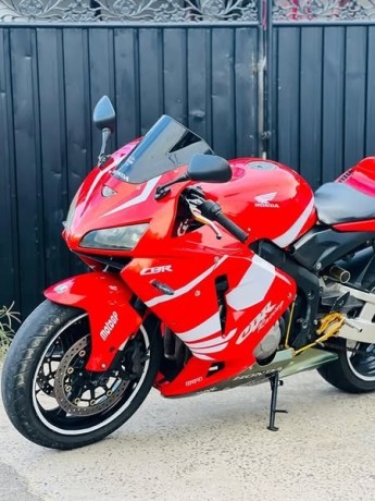 honda-cbr-600-2006-big-0