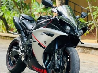 yamaha-yzf-r1-2011