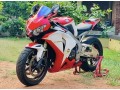 honda-cbr-1000-2011-small-2