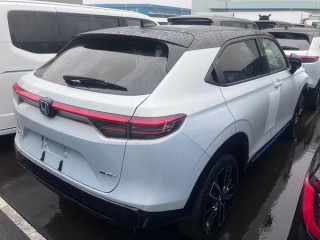 honda-vezel-z-play-moonroof-higest-grade-2025