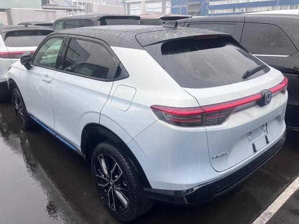 honda-vezel-z-play-moonroof-higest-grade-2025-big-1