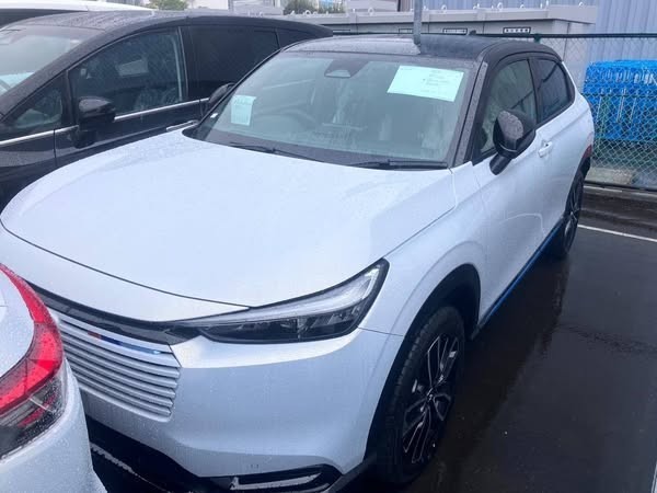honda-vezel-z-play-moonroof-higest-grade-2025-big-2