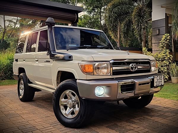 toyota-land-cruiser-sahara-j-76-series-big-0