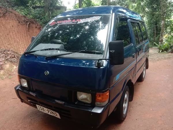 nissan-vanette-1993-big-0