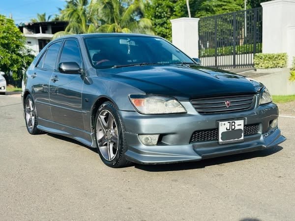 toyota-altezza-gxe10-2000-big-2