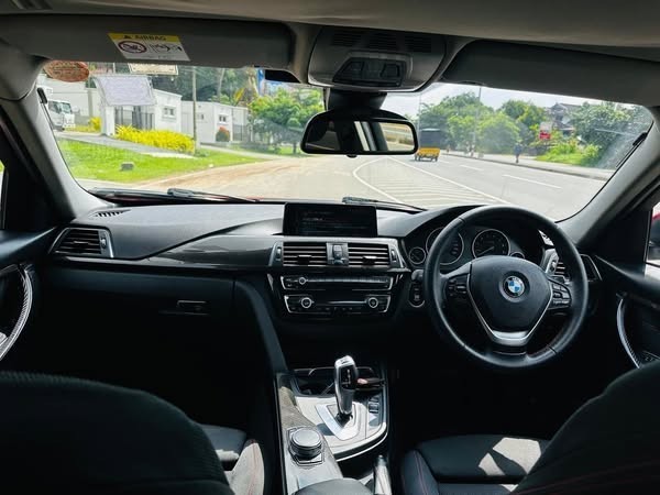 bmw-318-i-m-sport-2017-big-3