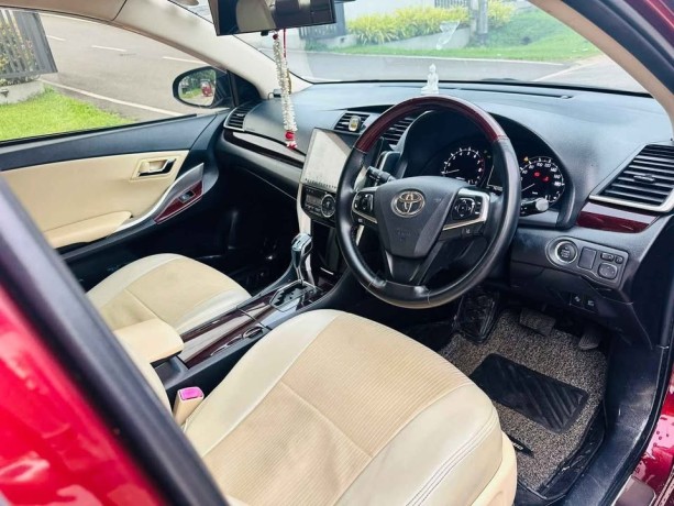toyota-premio-g-superior-big-2