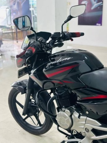bajaj-pulsar-135-big-3
