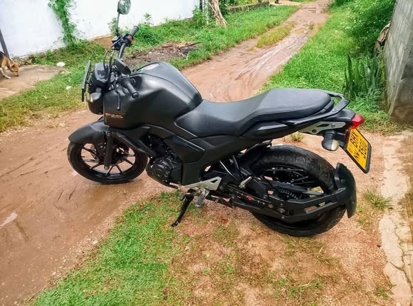 yamaha-fz-v3-big-0