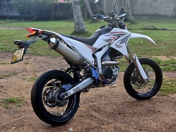 yamaha-wr-250-r-2015-registered-big-0