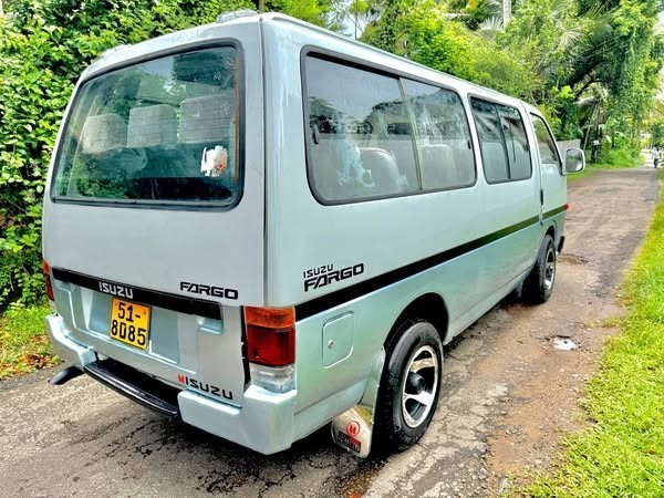 isuzu-fargo-big-1