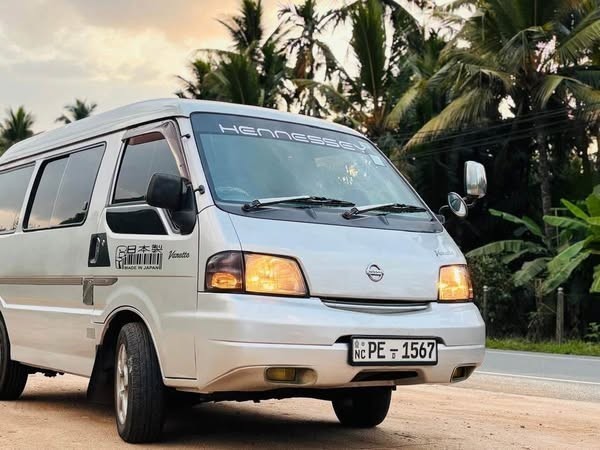 nissan-vanette-lion-face-big-1
