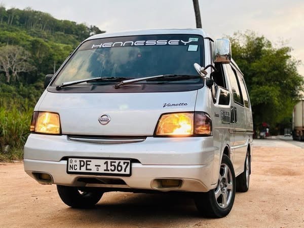 nissan-vanette-lion-face-big-0