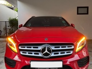 mercedes-benz-gla200-amg-premium-plus