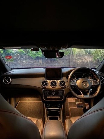 mercedes-benz-gla200-amg-premium-plus-big-2