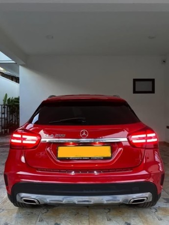 mercedes-benz-gla200-amg-premium-plus-big-1