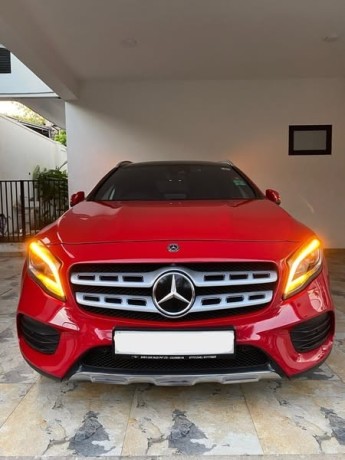 mercedes-benz-gla200-amg-premium-plus-big-0