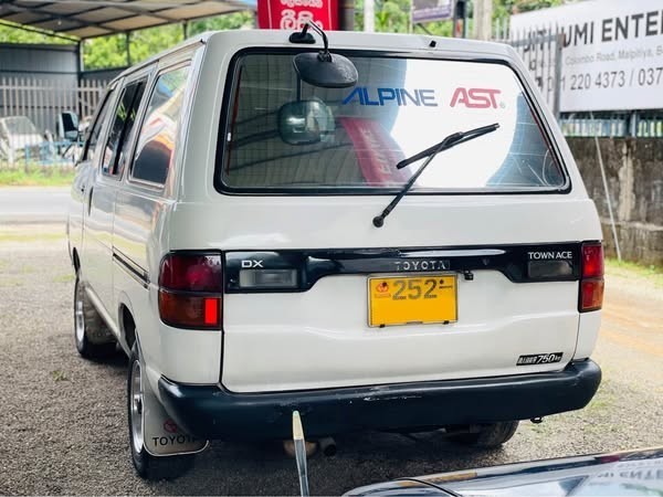 toyota-townace-lotto-cr27-big-3