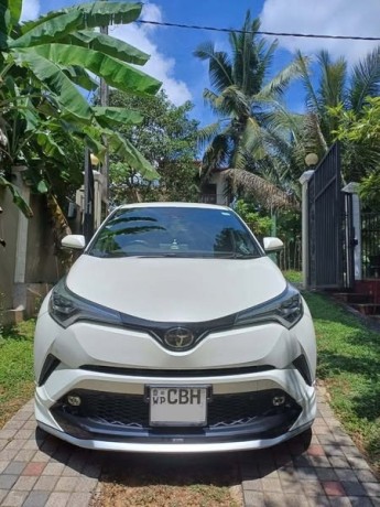 toyota-chr-ngx-10-big-0