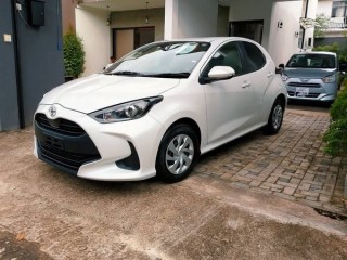 toyota-yaris-x-grade