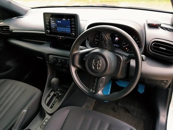 toyota-yaris-x-grade-big-4
