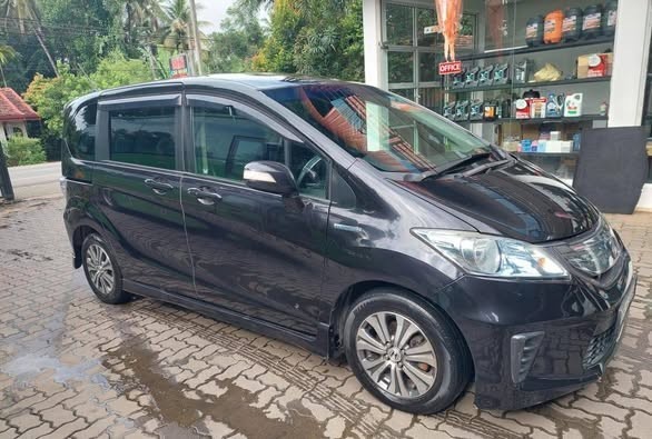 honda-freed-big-0