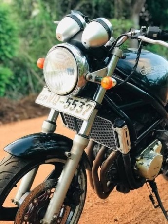 suzuki-bandit-v-big-4