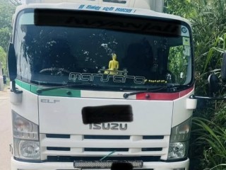 isuzu-freezer-lorry
