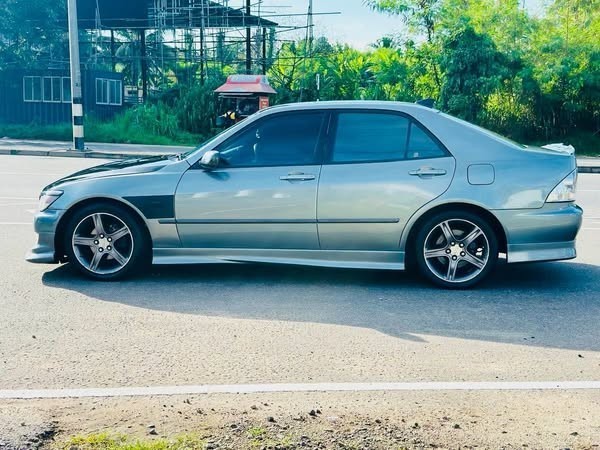 toyota-altezza-gxe10-2000-big-4