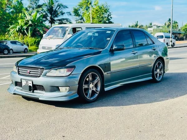 toyota-altezza-gxe10-2000-big-2