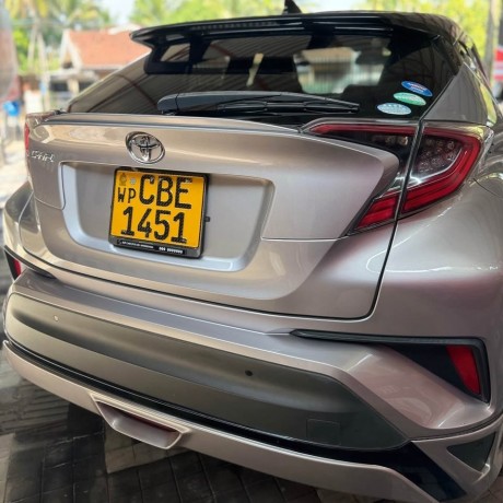 toyota-chr-ngx50-big-1