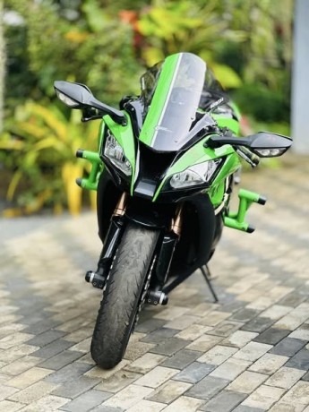 kawasaki-ninja-zx10r-2015-big-0