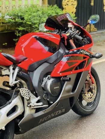 honda-cbr-1000-registered-big-1