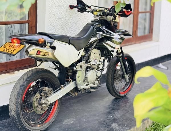kawasaki-d-tracker-250-d2-big-4