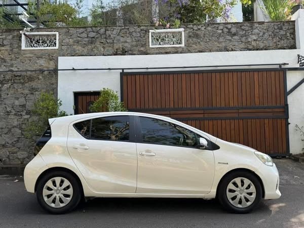 toyota-aqua-2012-2013-registered-big-3