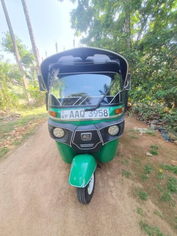 bajaj-re-big-0