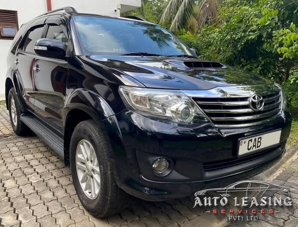 toyota-fortuner-2013-big-1
