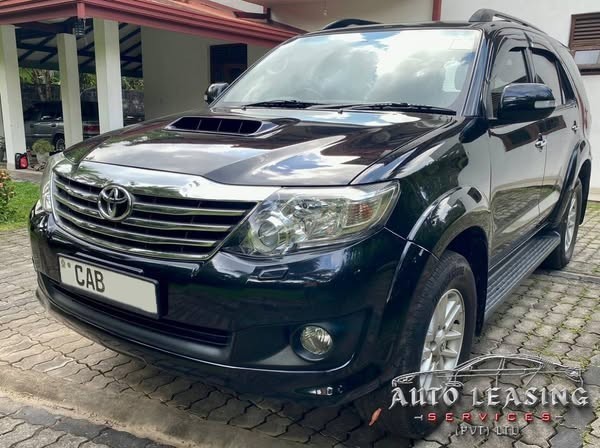 toyota-fortuner-2013-big-0