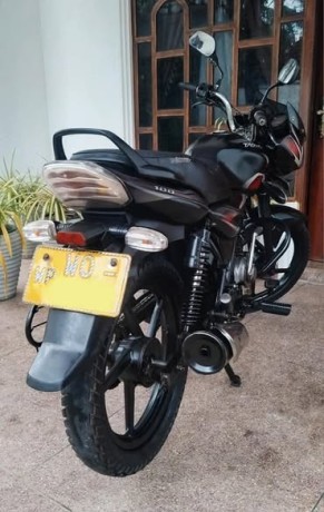 bajaj-discover-100cc-is-a-super-big-3