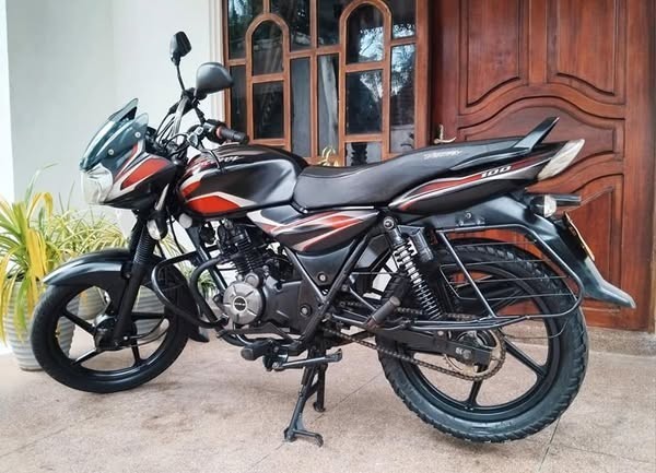 bajaj-discover-100cc-is-a-super-big-2