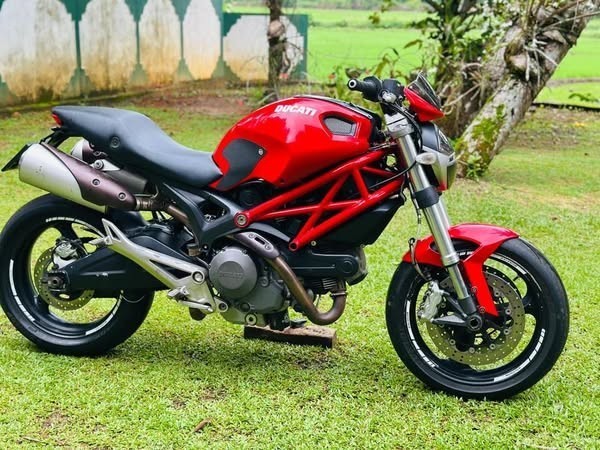 ducati-monster-2013-big-3