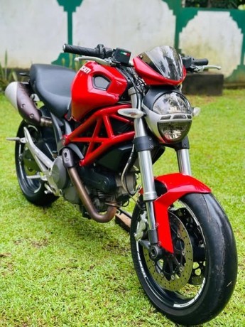 ducati-monster-2013-big-0
