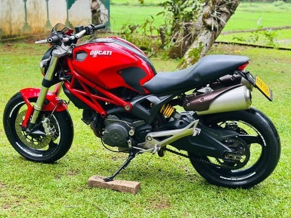 ducati-monster-2013-big-2