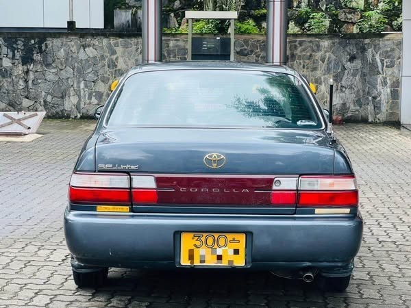 toyota-corolla-ae-100-se-limited-gold-badge-big-3