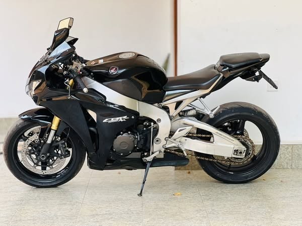 cbr-1000rr-2011-big-1