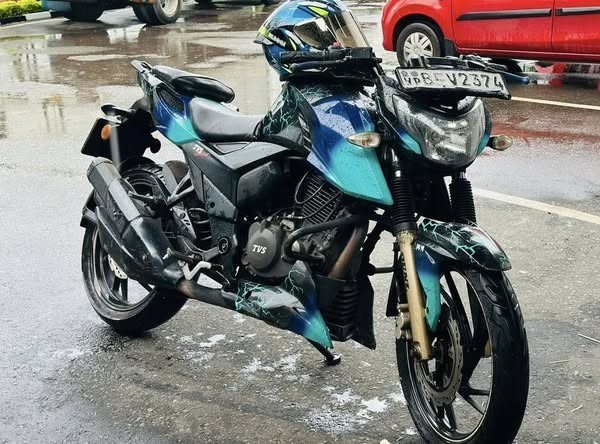 tvs-apache-rtr-200-4v-big-2