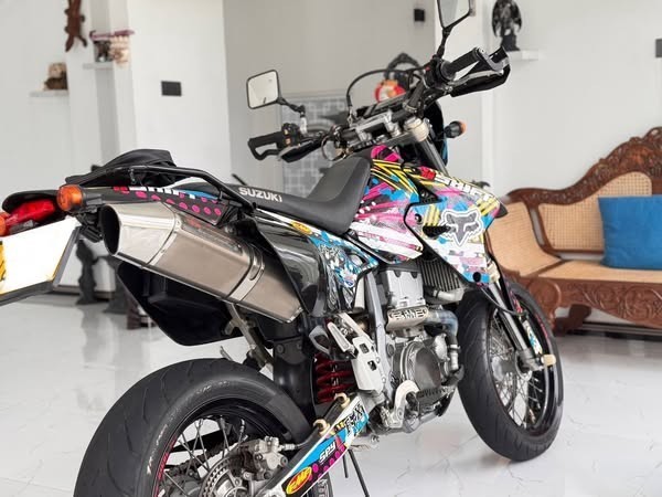 suzuki-drz-400sm-big-1